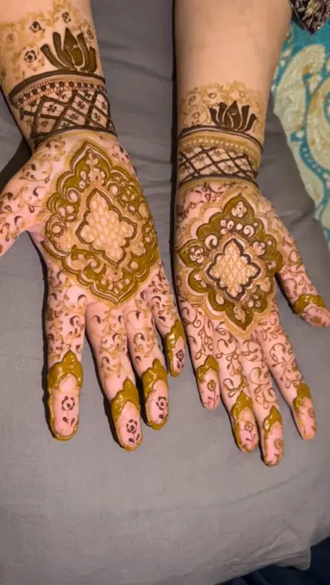 back hand mehndi design