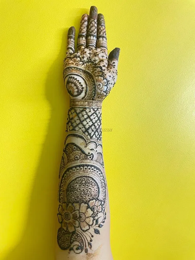Front Hand Mehndi Design (2)