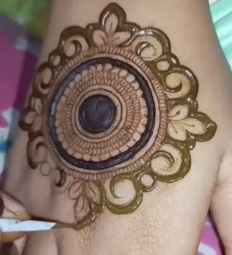 simple circle mehndi design