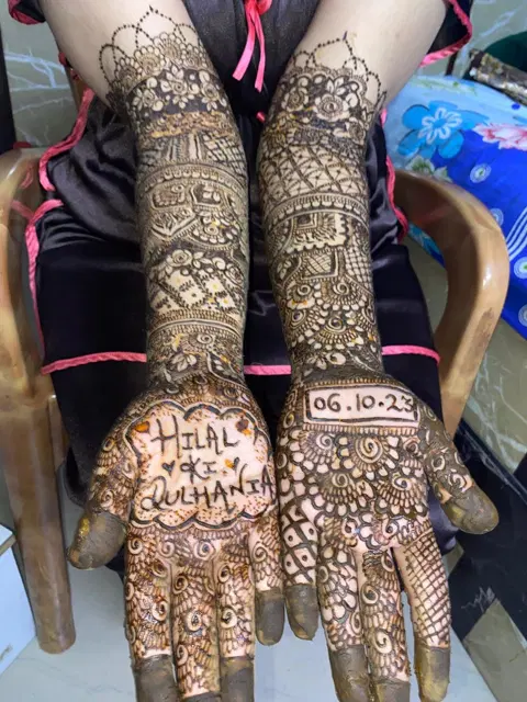 front hand mehndi design