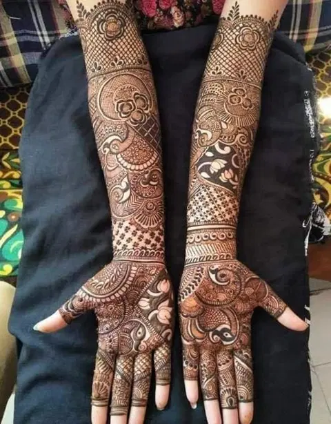 figure front hand mehndi design