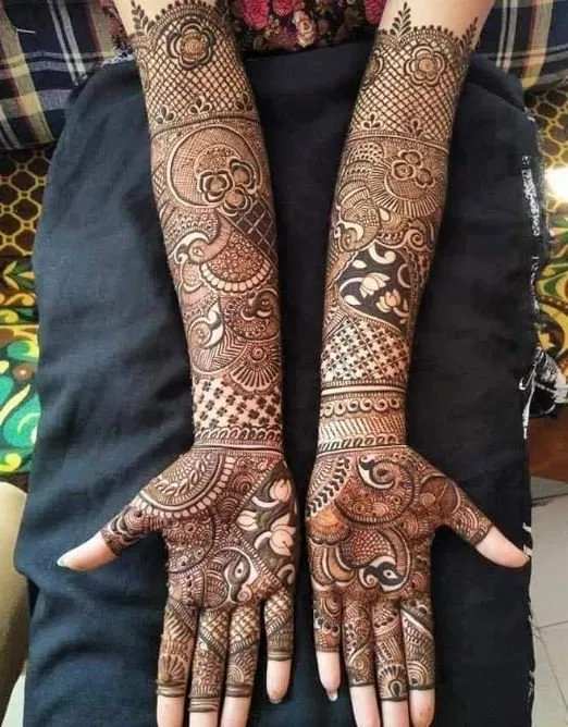 Front Hand Mehndi Design with Figures (22)