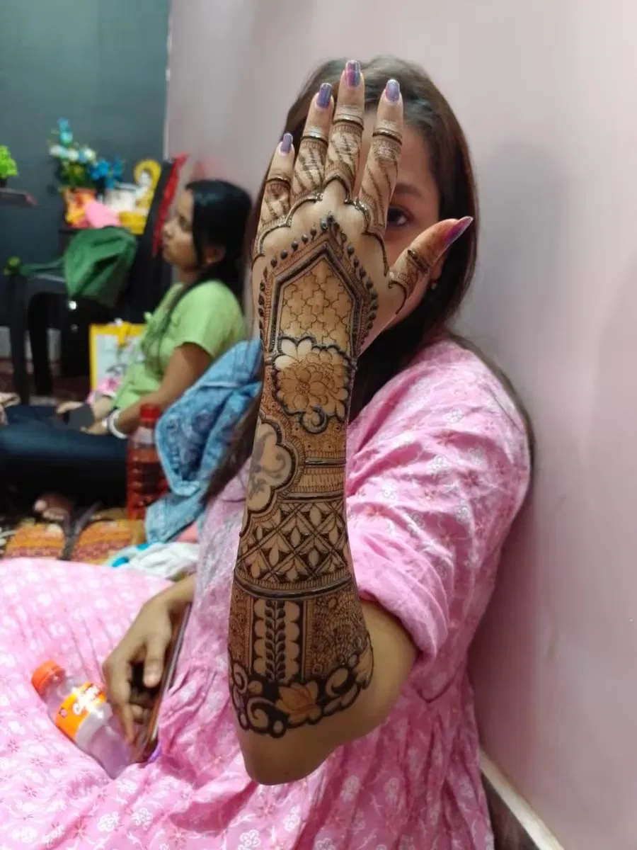 Front Hand Mehndi Design
