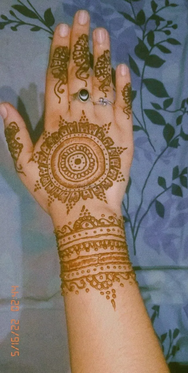 Mehndi Design with Gol Tikki