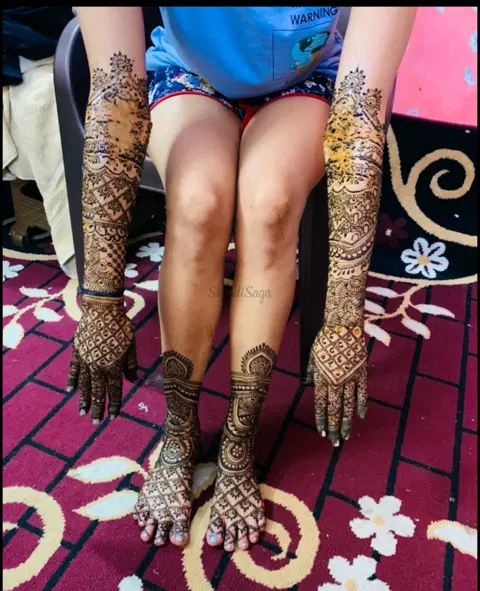 figure back hand mehndi design
