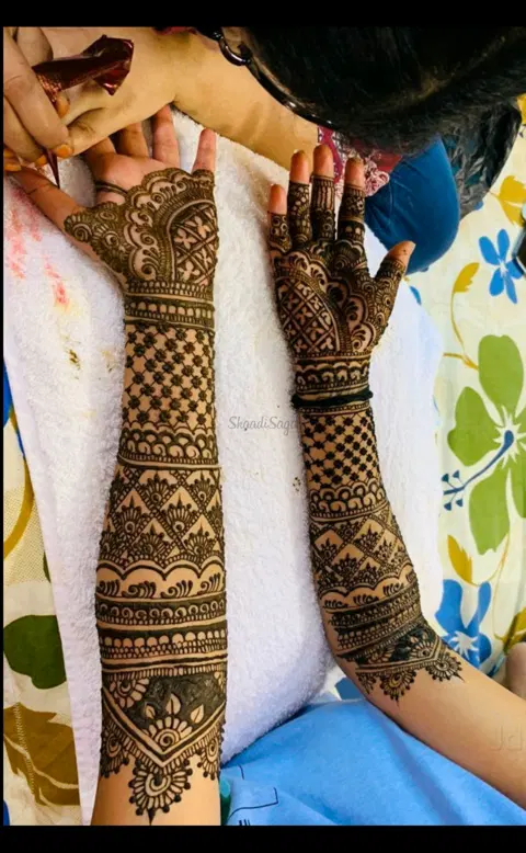 front hand mehndi design