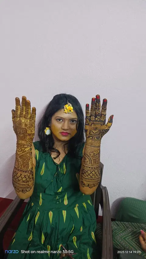 back hand mehndi design