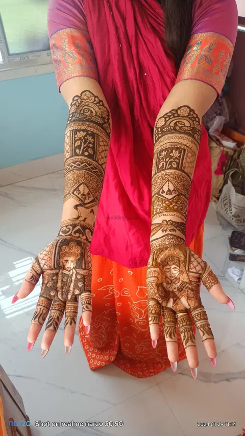 front hand mehndi design