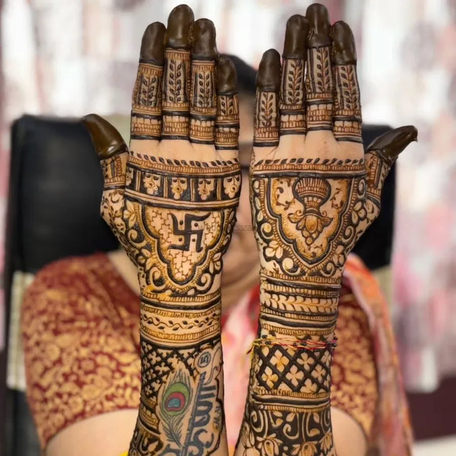Mehndi Design with Figures