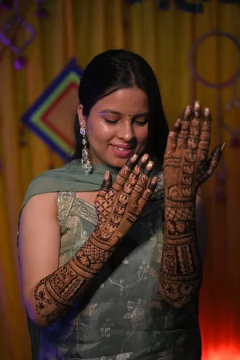 figure full hand mehndi design