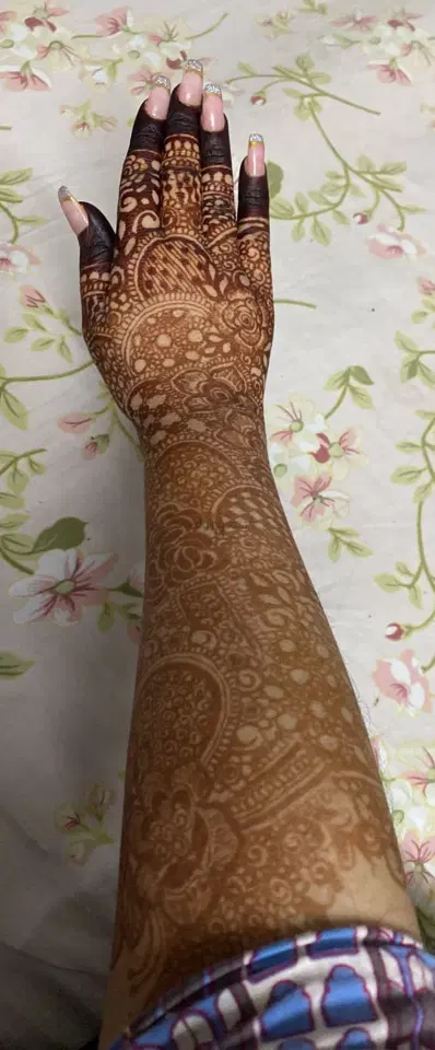 front hand mehndi design