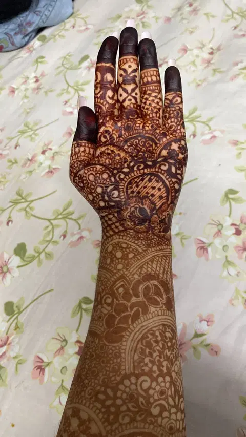 front hand mehndi design