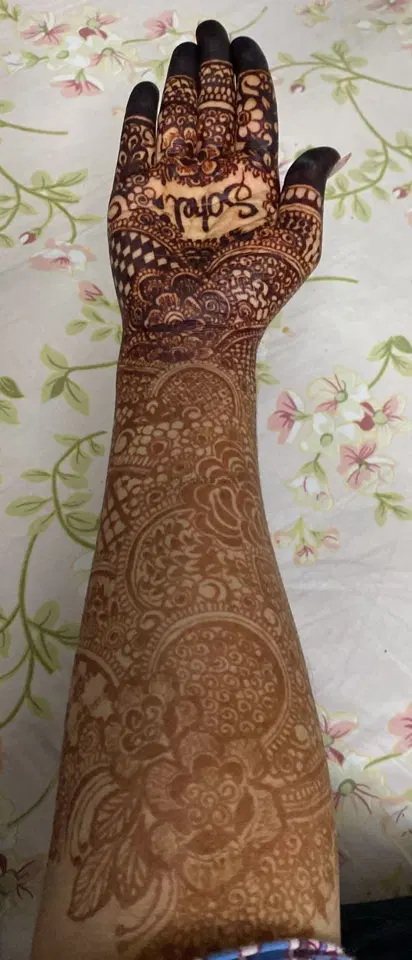 front hand mehndi design