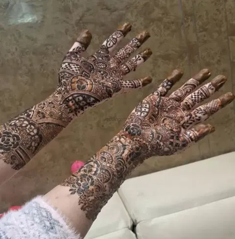 front hand mehndi design