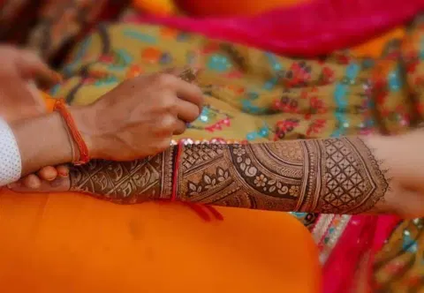 back hand mehndi design