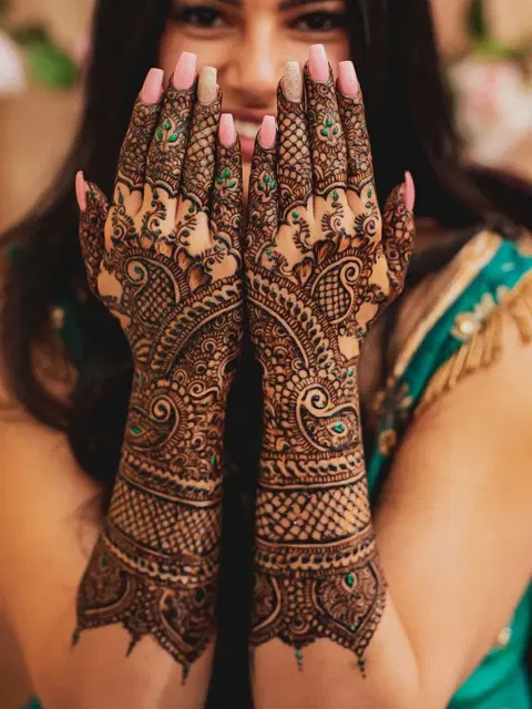figure full hand mehndi design