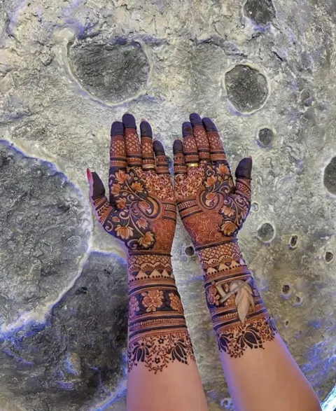moon front hand mehndi design