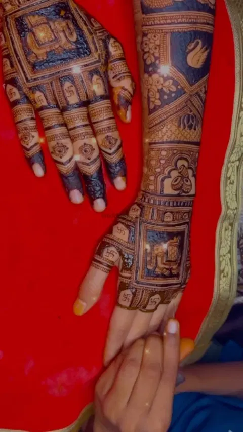 back hand mehndi design