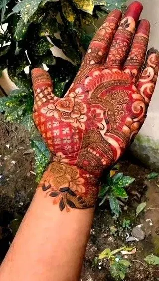 front hand mehndi design