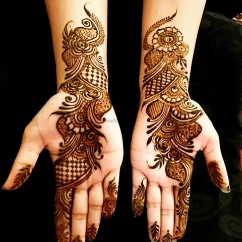 figure back hand mehndi design