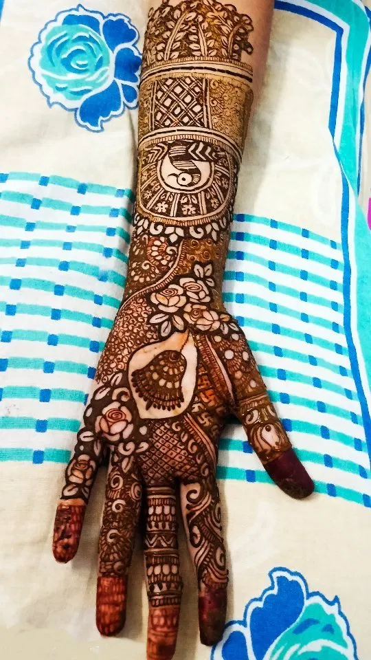 Front Hand Mehndi Design (2)