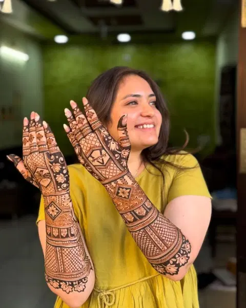 full hand mehndi design