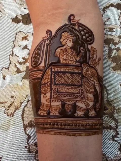figure full hand mehndi design