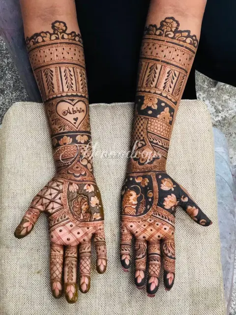 figure front hand mehndi design
