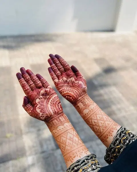 front hand mehndi design