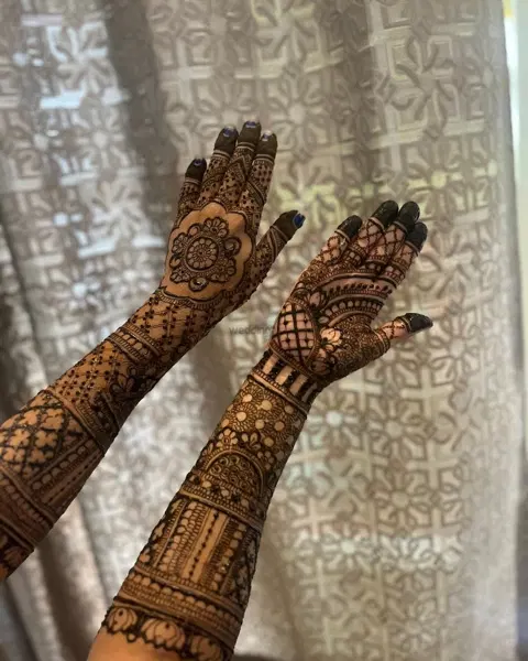 back hand mehndi design