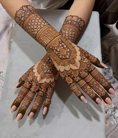 bridal pakistani figure back hand mehndi design