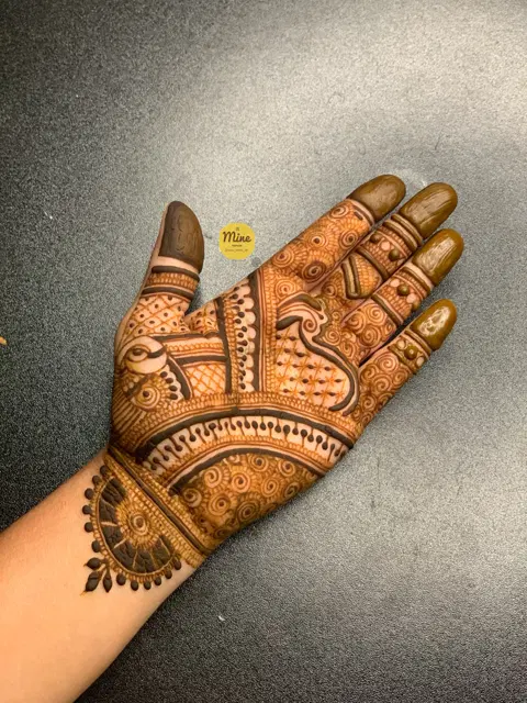 back hand mehndi design