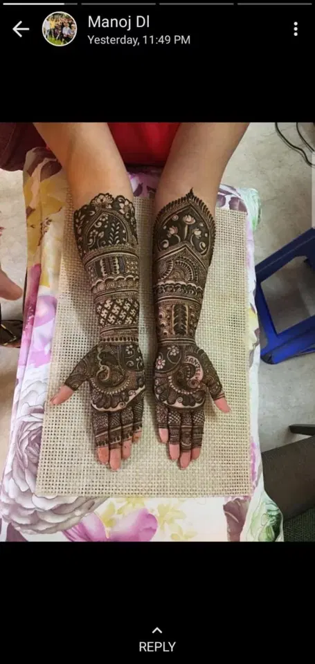figure back hand mehndi design