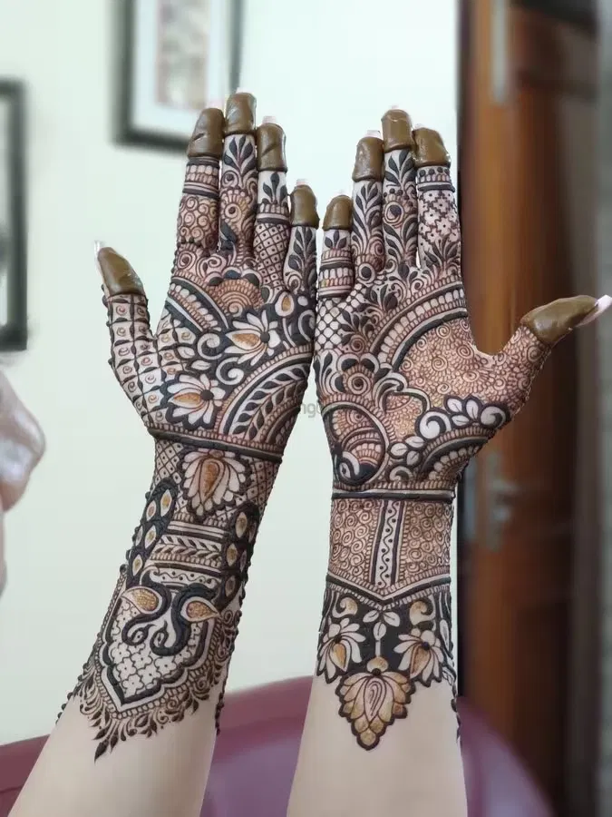 Front Hand Mehndi Design with Figures