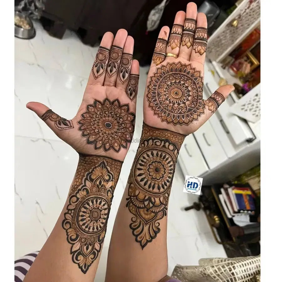 Back Hand Mehndi Design with Gol Tikki