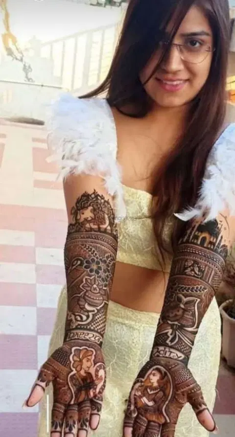 figure back hand mehndi design