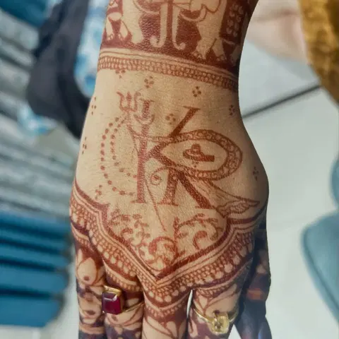bridal front hand mehndi design