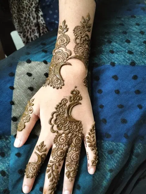 back hand mehndi design