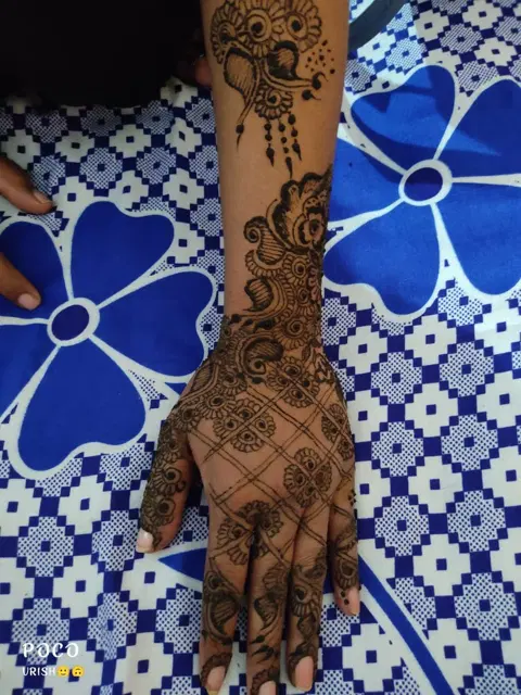 front hand mehndi design