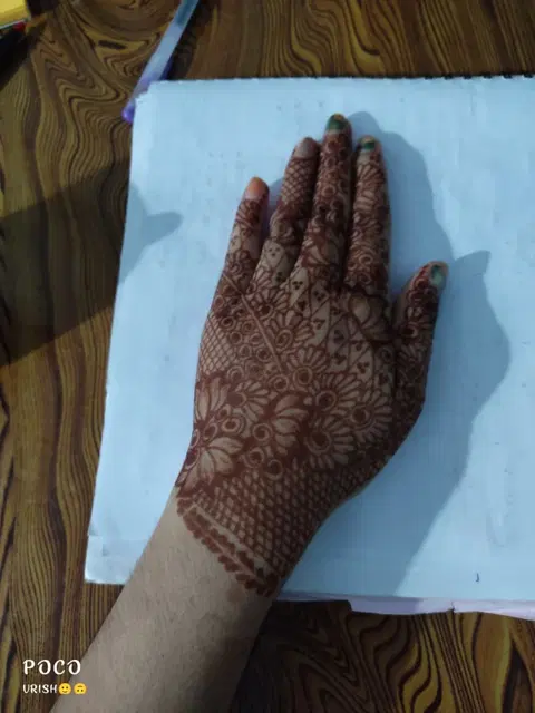 back hand mehndi design