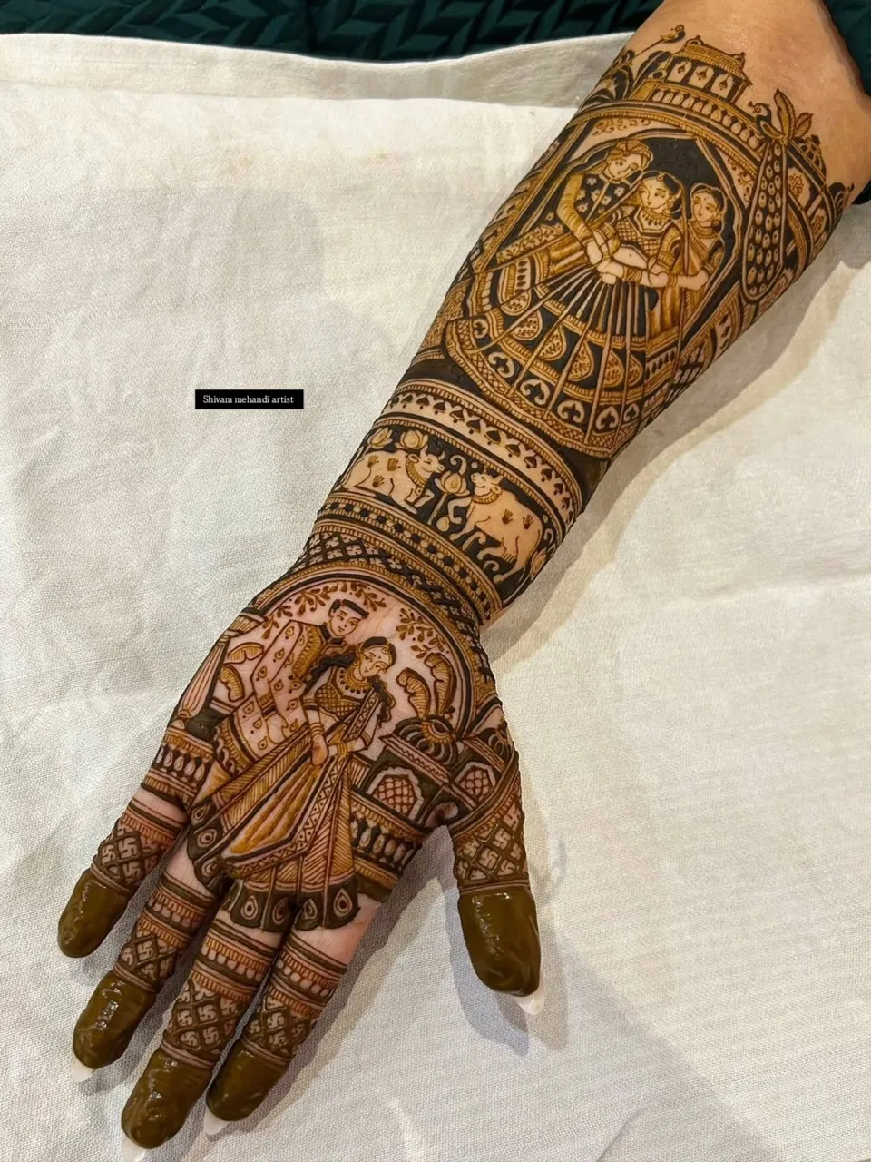 Bridal Front Hand Mehndi Design with Figures