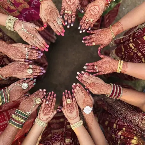 simple circle mehndi design