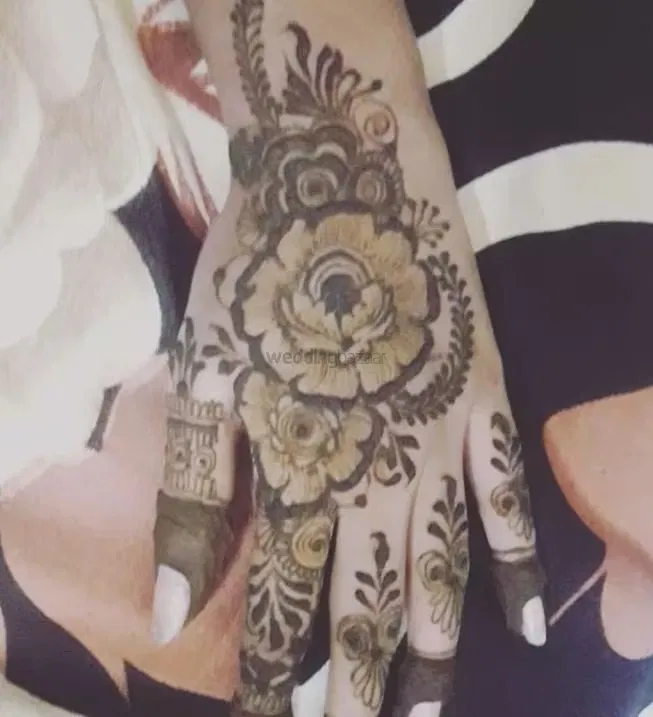 Front Hand Mehndi Design