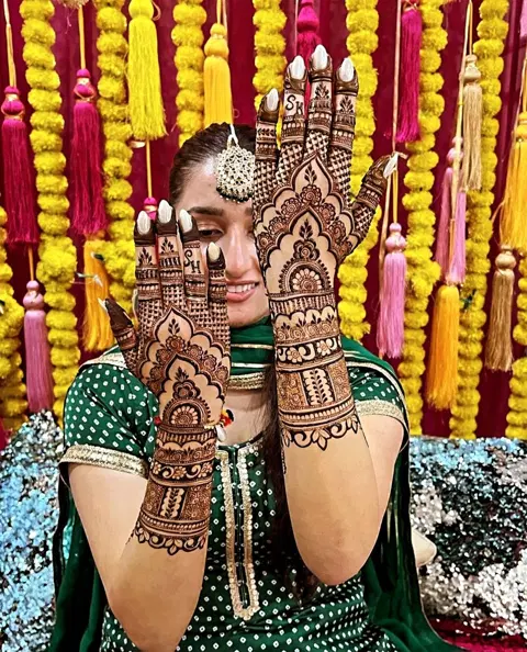 full hand mehndi design