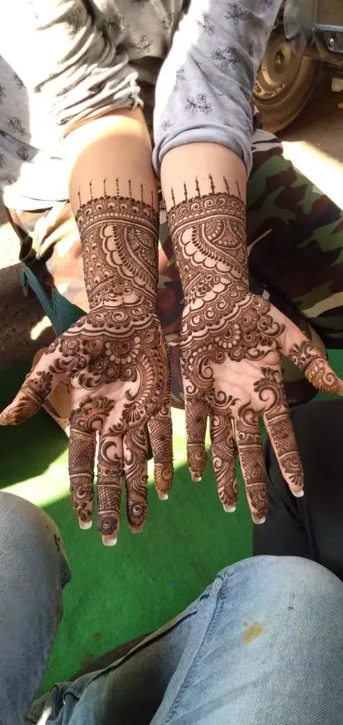 Front Hand Mehndi Design