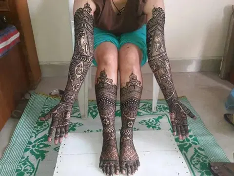 figure foot mehndi design