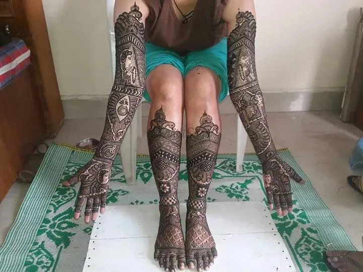 Foot Mehndi Design with Figures