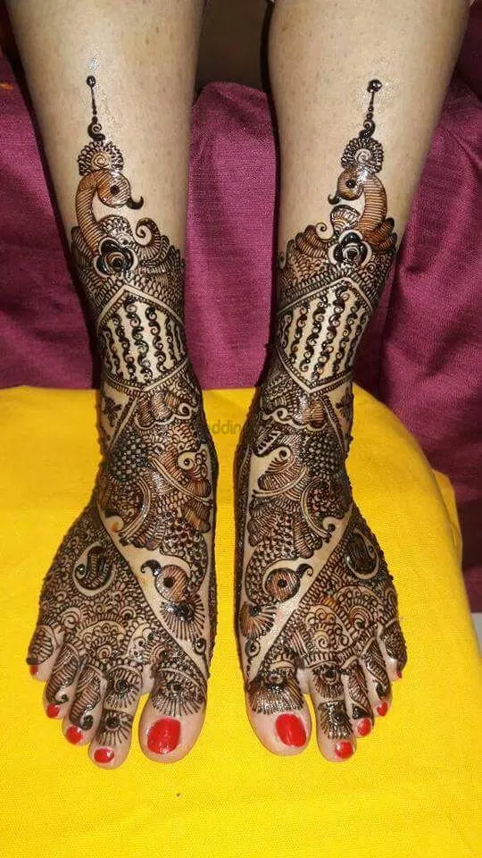 Back Hand Mehndi Design with Figures and Peacock (11)