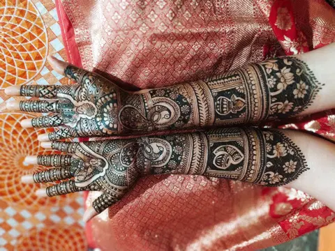 figure full hand mehndi design