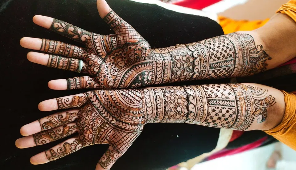Front Hand Mehndi Design (2)